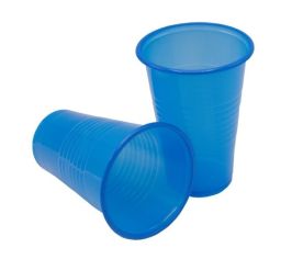 Пластиковые стаканы и чашки